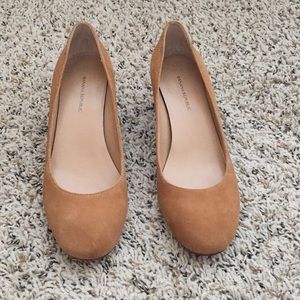 Banana Republic round toe small heel